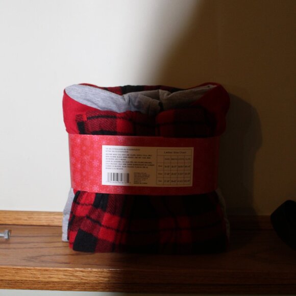 NEW Holiday Style Gnome Happy Holidays 2 Piece PJ Set - Picture 3 of 3